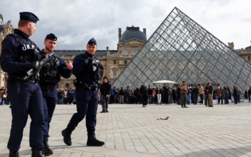2 nghi phạm đã nhận tội trộm đồ tại bảo tàng Louvre, nhưng vẫn không ai biết 8 bảo vật đang ở đâu